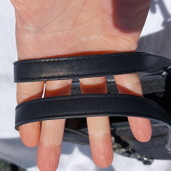 COACH black shoulder bag, zip top, multiple pockets. - Picture 8 of 14